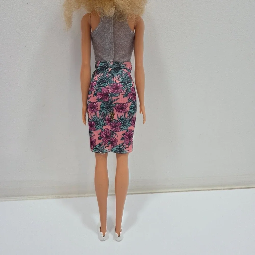 Barbie Fashionistas Doll #70 Blonde‎ Curly Pineapple Skirt FJF35 Mattel 2017